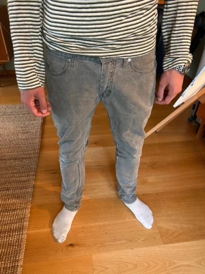Acne Studios Jeans  - Säljer ett par snygga acne jeans i storlek 30/32, väldigt fint skick och inga defekter. Skriv vid frågor eller funderingar!