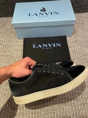 Lanvin skor  - Hej, säljer nu dessa svin snygga lanvin skor. Skorna är i mycket bra skick!  Begränsat antal boxar och dustbag. Hör av dig vid frågor.
