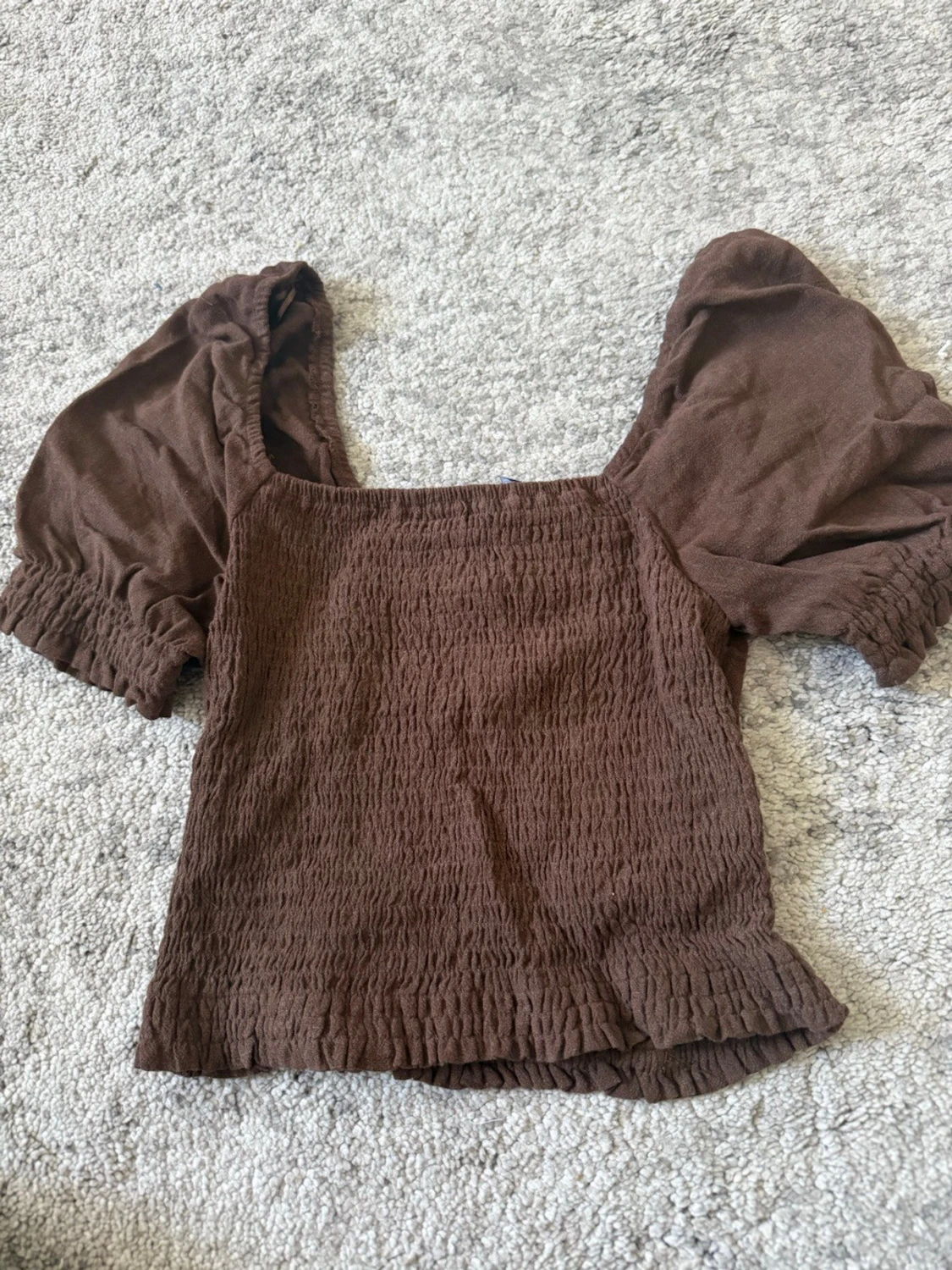 Brun puffärm topp från KIABI
