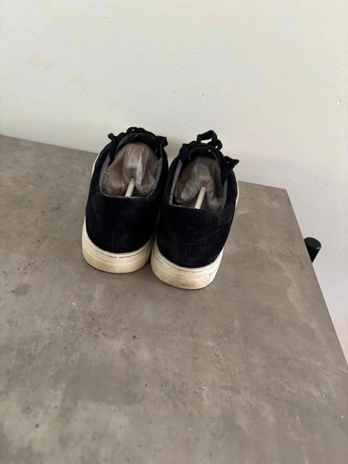 Svarta mockasneakers med vit sula - 5