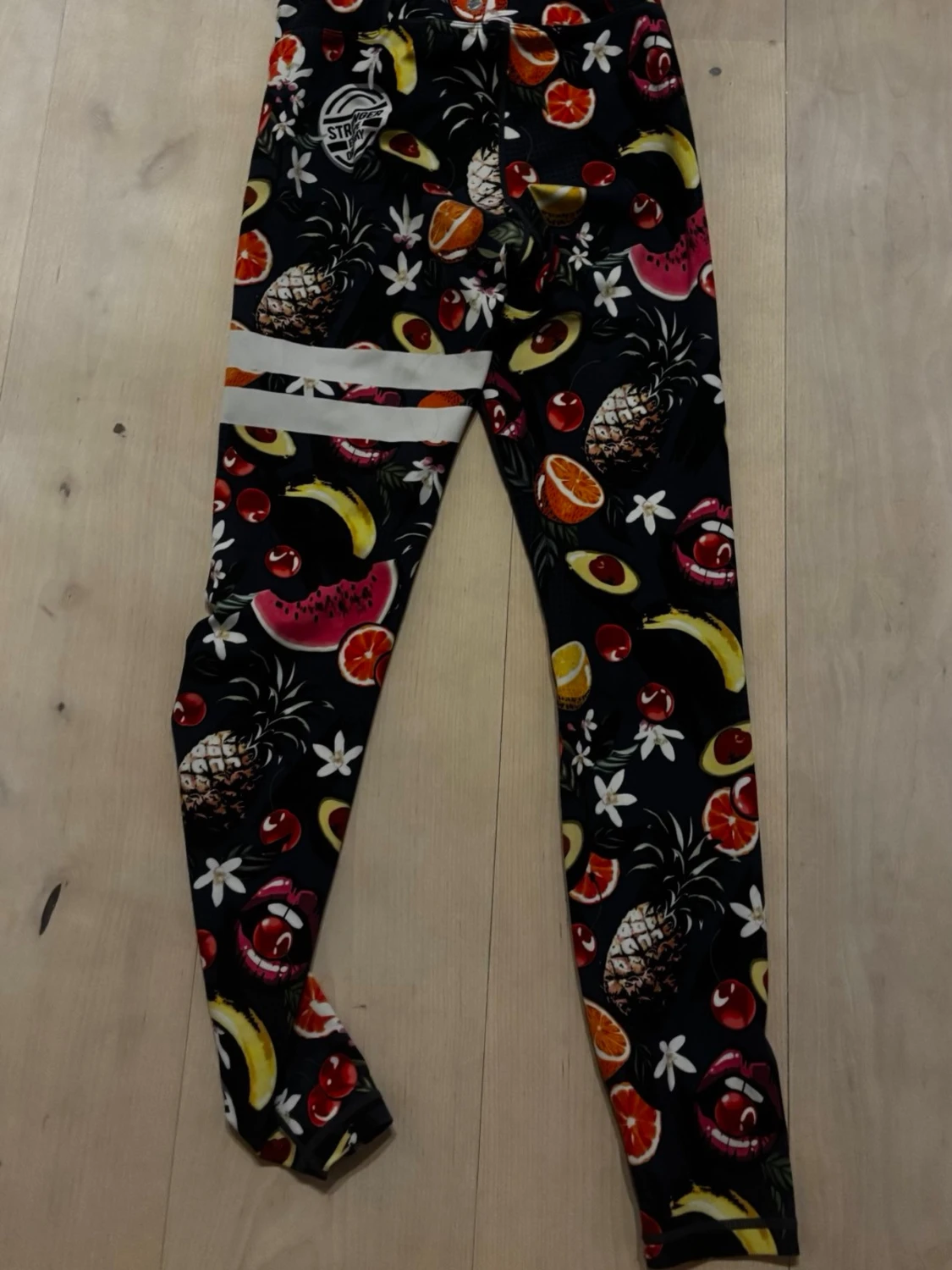 Svarta leggings med fruktmönster - 1
