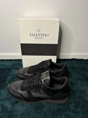  Valentino Garavani Rockrunners - Valentino rockrunner i väldigt fint skick🙌 storlek 41⚜️