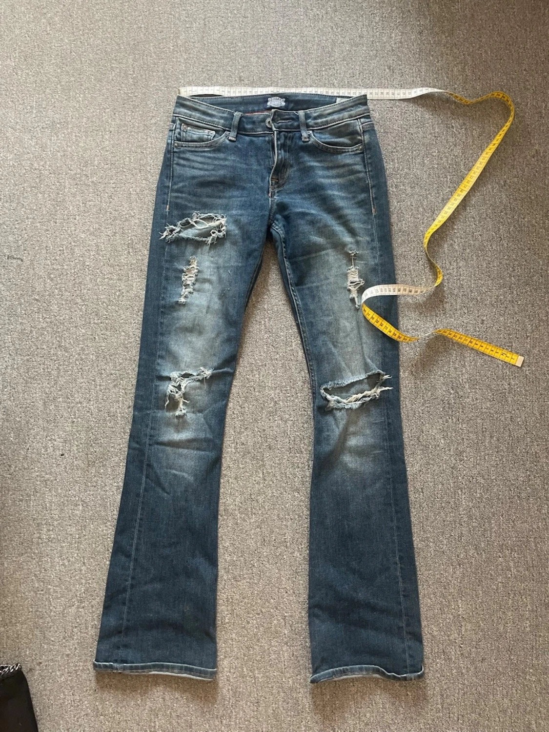 Blå slitna bootcut jeans Rock & Republic