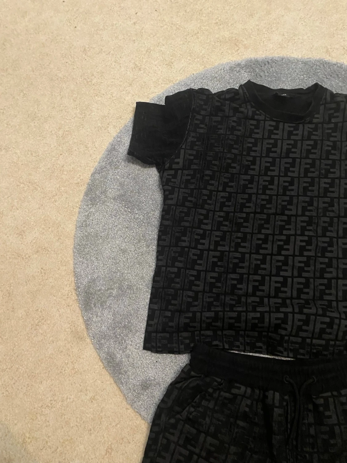 Svarta Fendi shorts och t-shirt med logomönster - 3