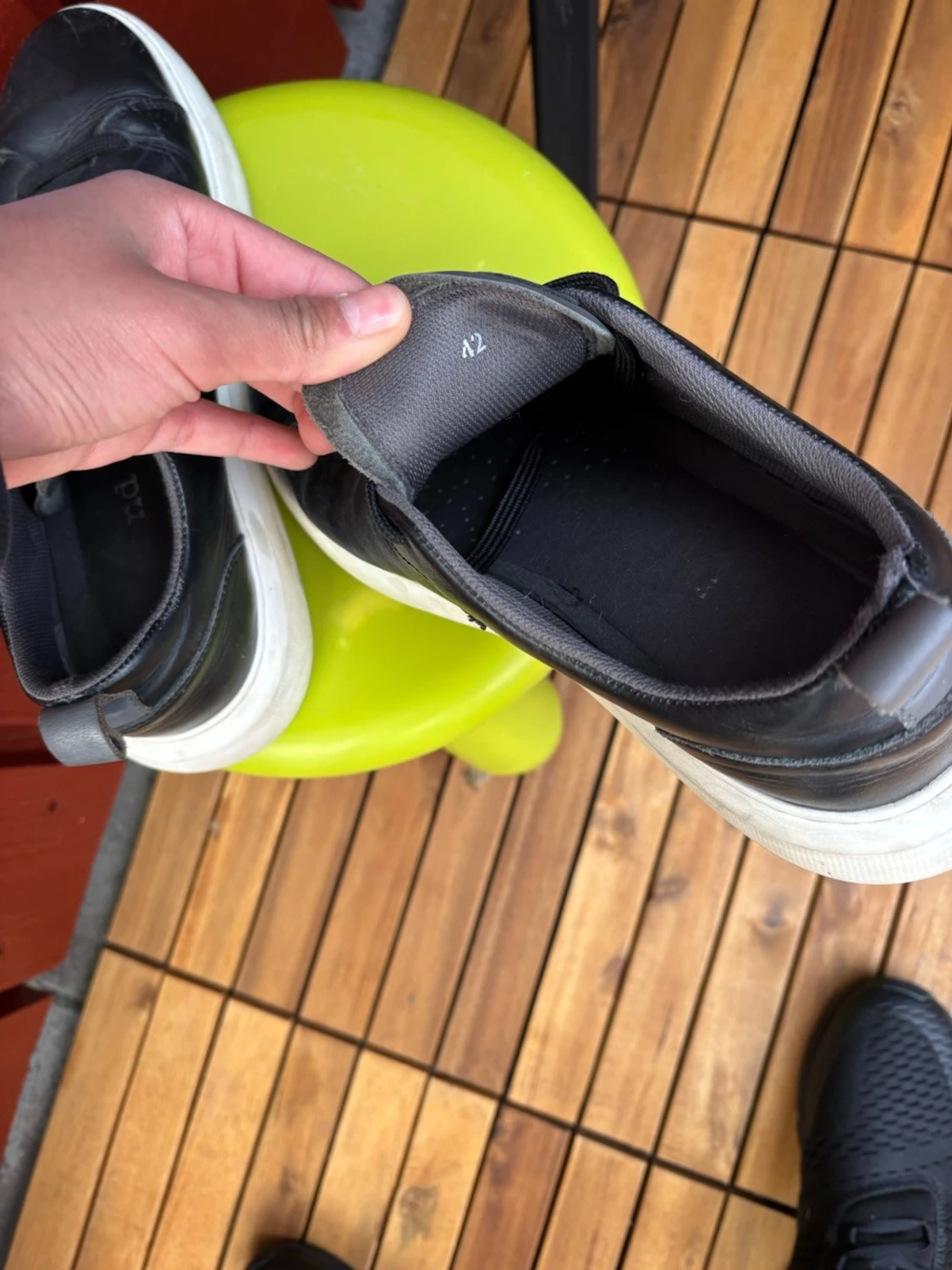 Svarta låga sneakers med vit sula - 4