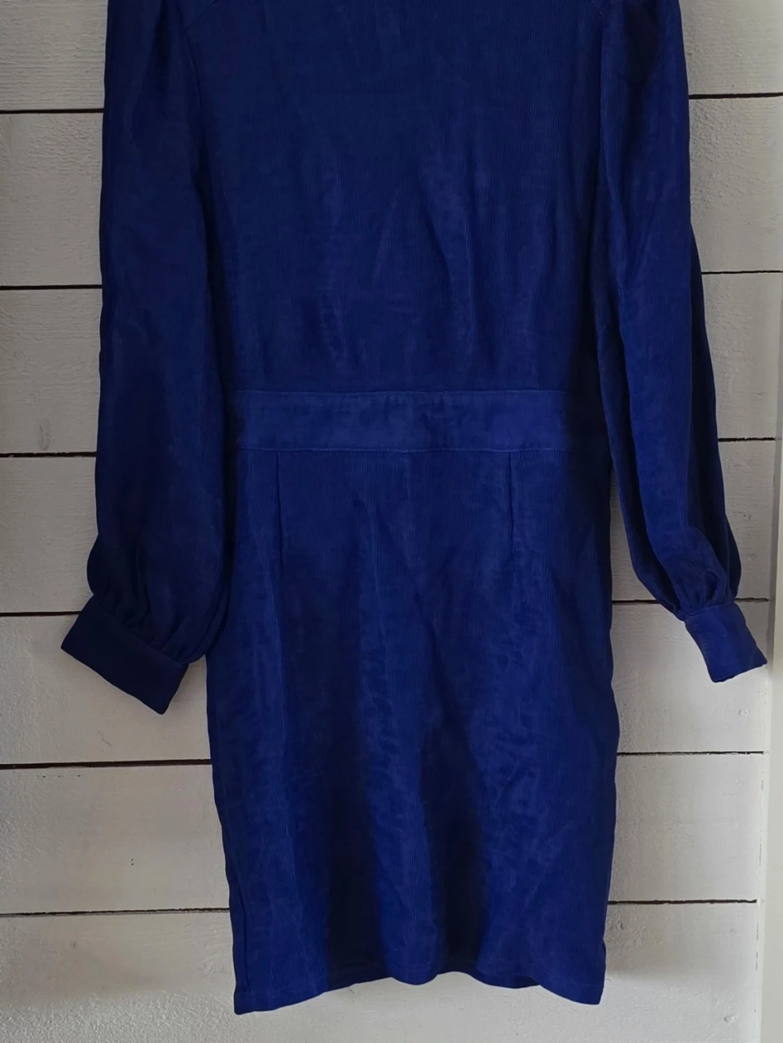 Kornblå kort klänning med lång ärm