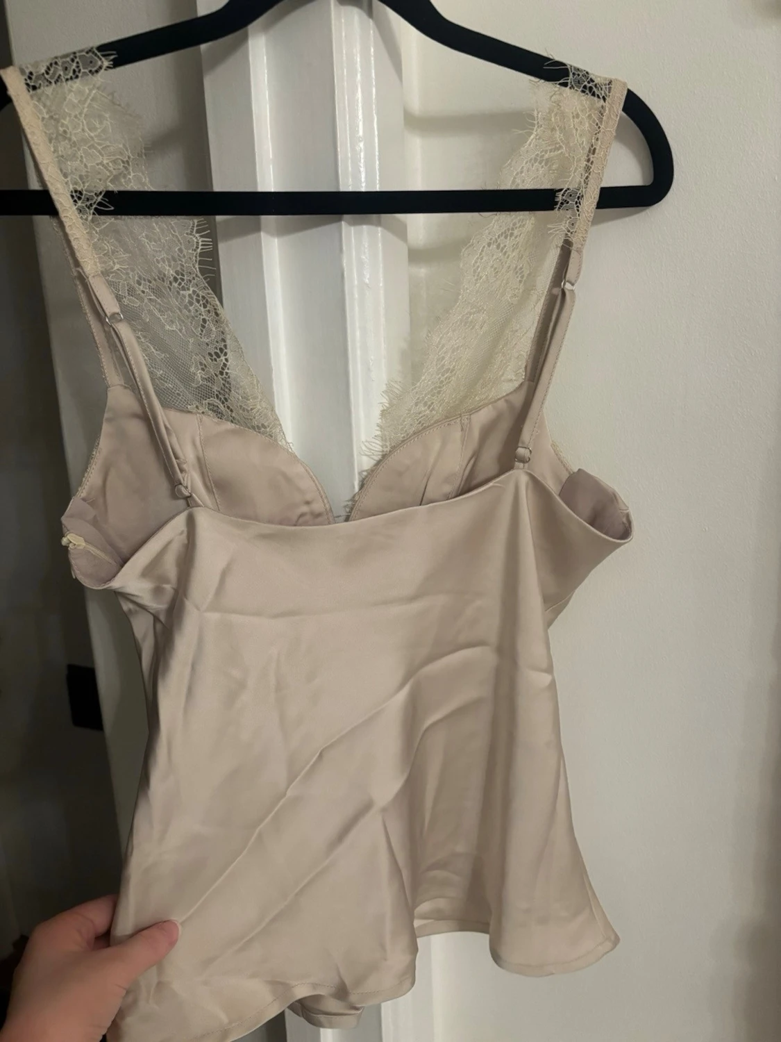 Champagne färgad spetsdetaljerad linnetopp - 2