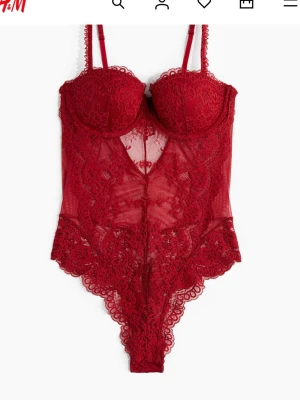 H&M body - Söker denna snygga bodyn i storlek 75a hör av er