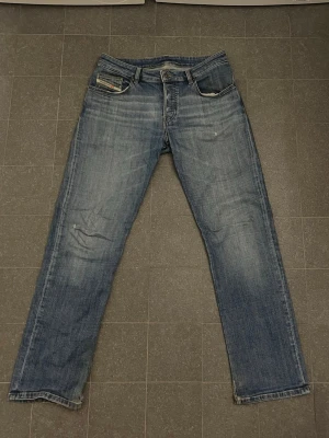 Diesel jeans regular - Tjena, säljer ett par diesel jeans med snygga fades i modellen Regulated. Priset kan givetvis diskuteras, hör av dig vid minsta lilla fundering.