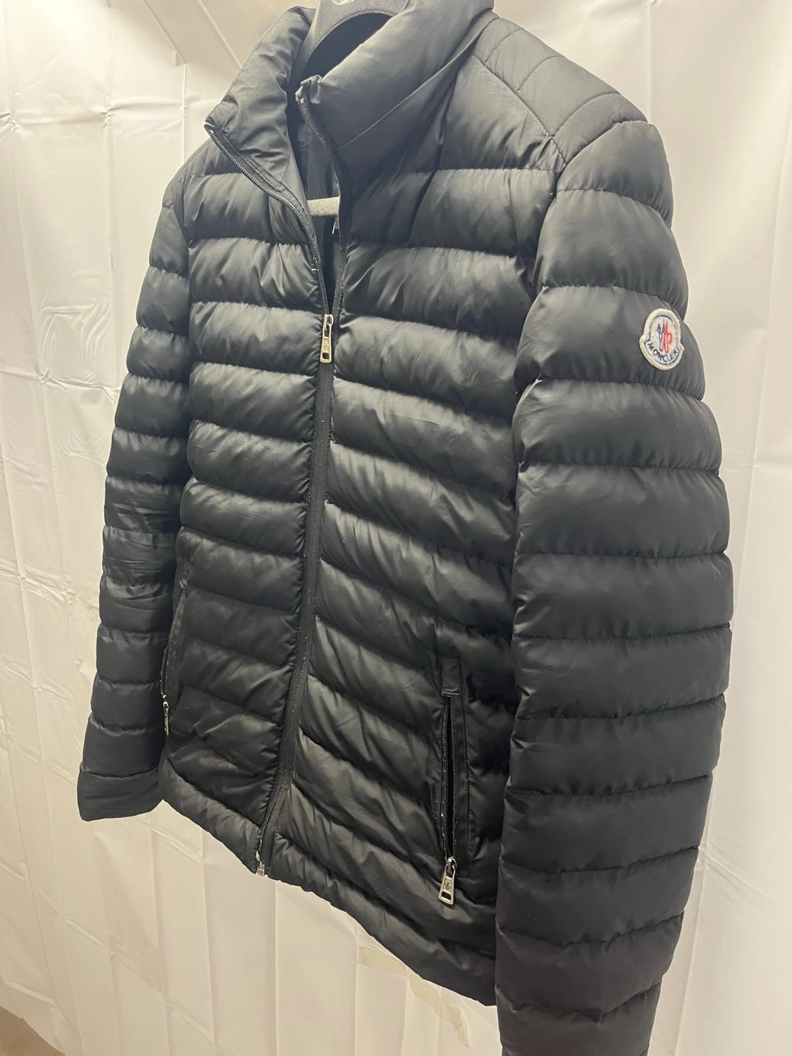 Svart dunjacka från Moncler