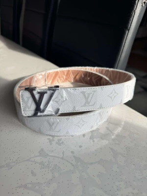 Bälte - Helt nytt! Dm vid intresse!