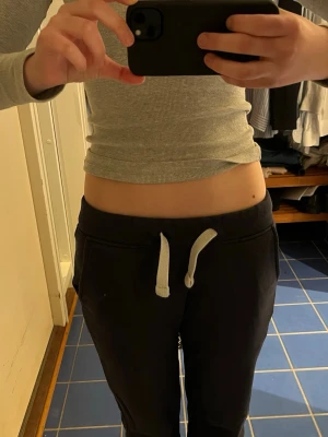 Russemerch mjukisbyxor - Superfina mjukisbyxor ifrån Russemerch!! 💕💕❣️❣️💞