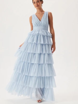 superfin ljusblå klänning!  - Jätte snygg balklänning köpt från bubbelroom, nypris 1800 och är helt slutsåld. Endast använd en gång men några små små fläckar som man inte lägger märke till längst ner på klänningen. Helt perfekt för skolbalen eller andra tillfällen. Priset kan diskuteras ❣️