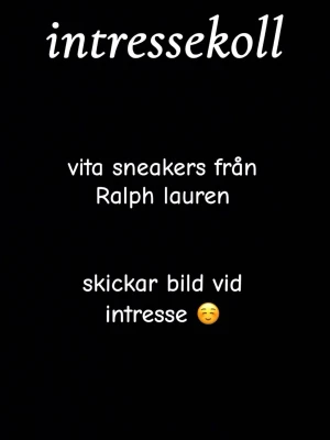 Vita sneakers från Ralph Lauren - Snygga vita sneakers från Ralph Lauren. Klassisk och clean design som passar till det mesta. Perfekta för dig som vill ha en stilren och fräsch look.