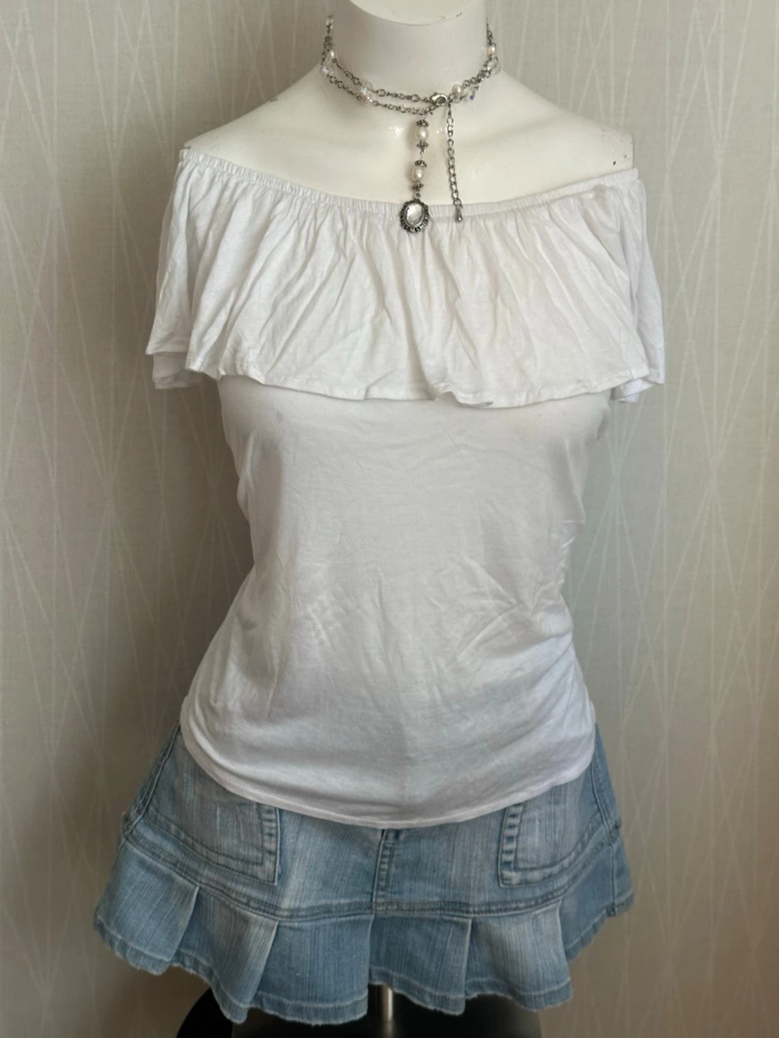 Vit offshoulder topp med volang