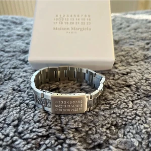 Maison margiela armband - Maison Margiela Armband - Nytt / endast testat - Storlek S / 18cm - Skickas Snabbt
