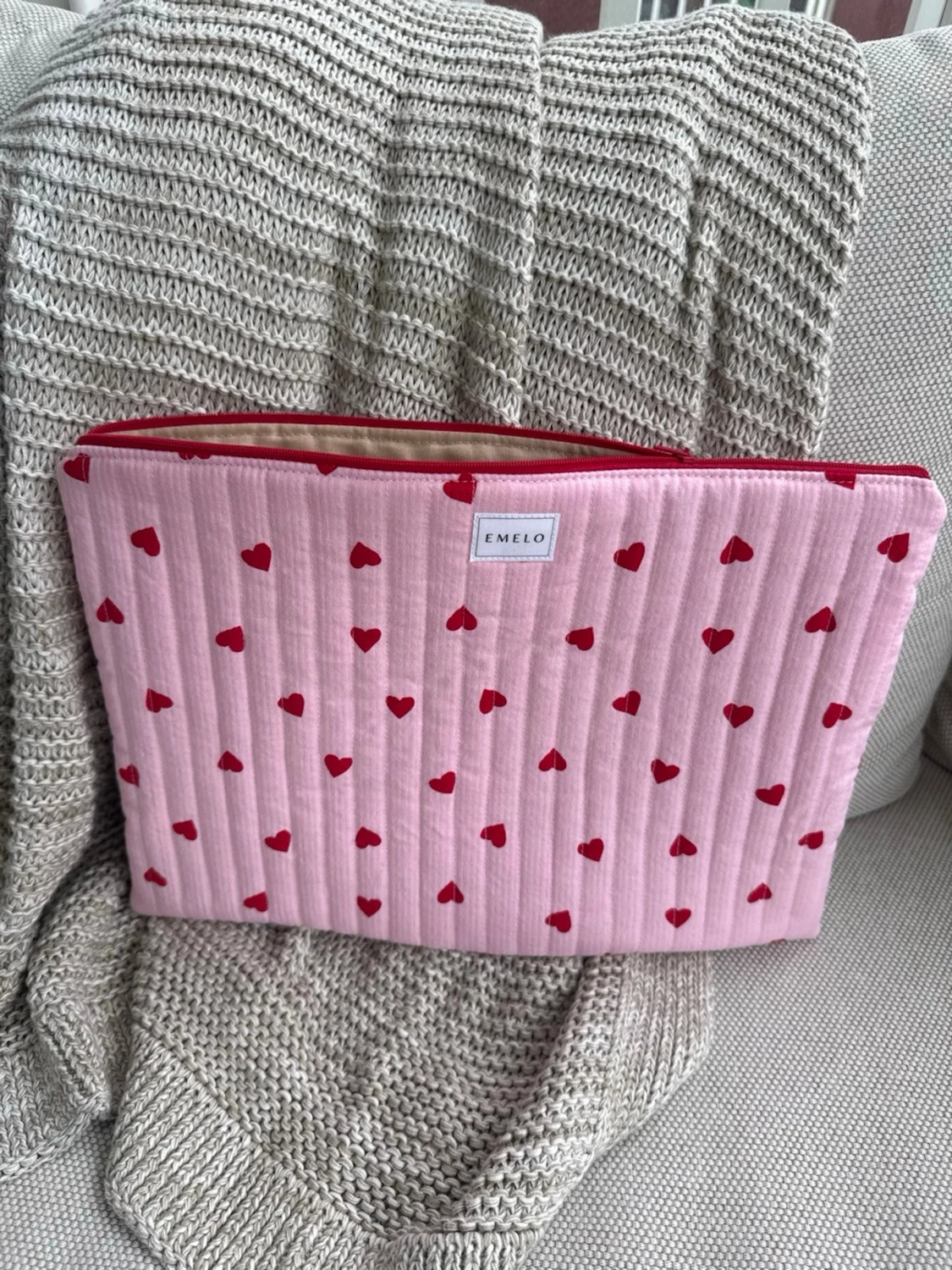 Rosa datorväska med röda hjärtan - 1