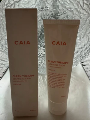 Caia  - Clean Therapy Cleansing Balm . Oandvänd 