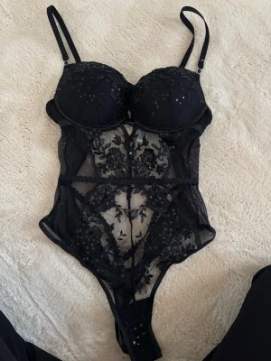 Body  - Från New yoker storlek 75b med push upp 