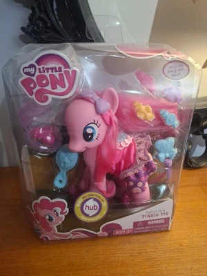 MLP in-box fashion style Pinkie Pie - Ovanlig in box ponny i den större fashion style storleken. Box i mycket fin kondition🫶
