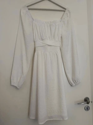 Klänning  - Superfin klänning nu till sommaren. Helt ny, endast testad 🤍