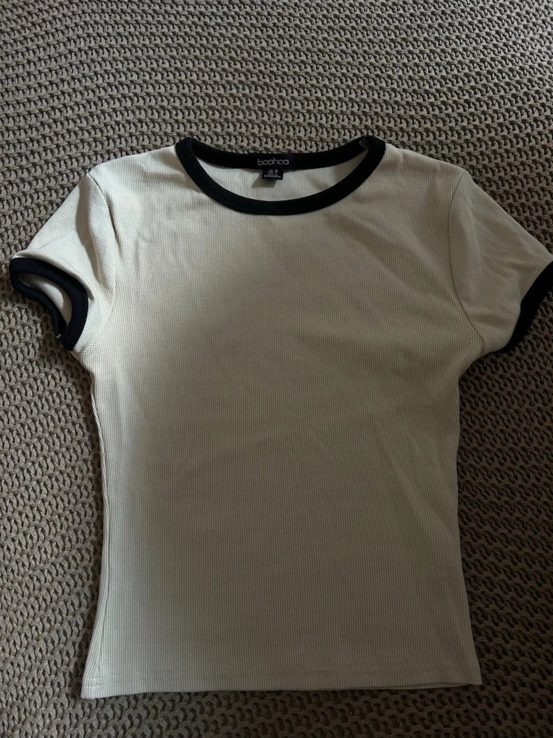 Ribbad vit t-shirt från Boohoo - 1