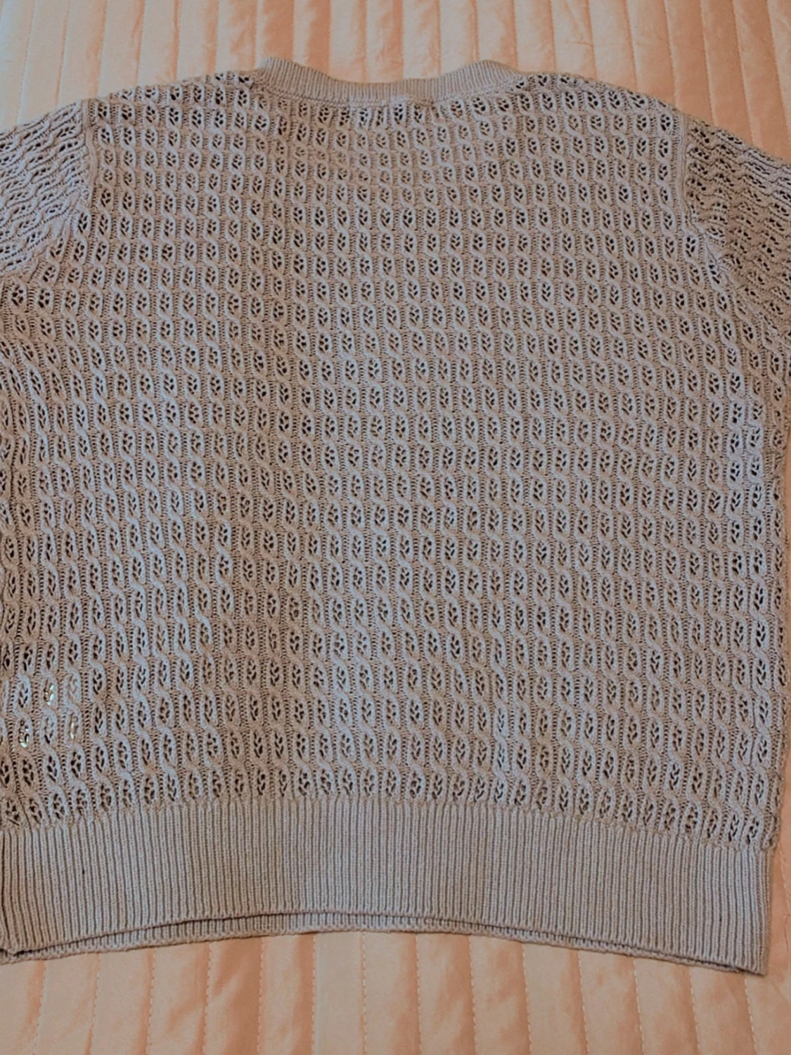 Beige virkad tröja från 157 - 2