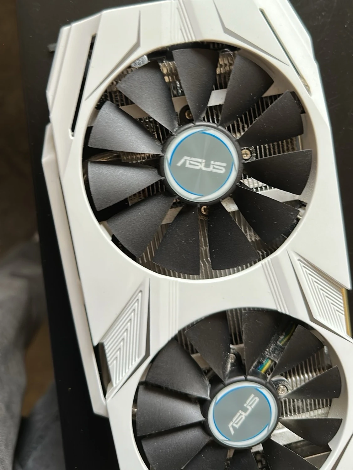 ASUS vit grafikkort med dubbla fläktar, 10/10 kvalitet - 3