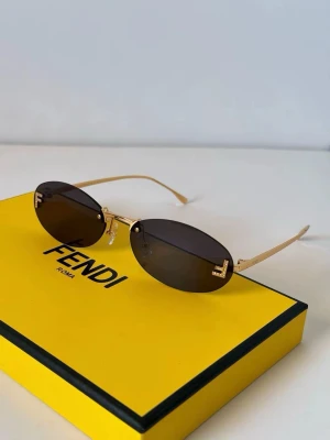 FENDI - Box och fodral ing.
