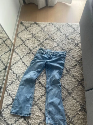 Gina jeans  - Blåa jeans från Gina nästan aldrig använda bra skick! Tveka inte att höra av dig🥰