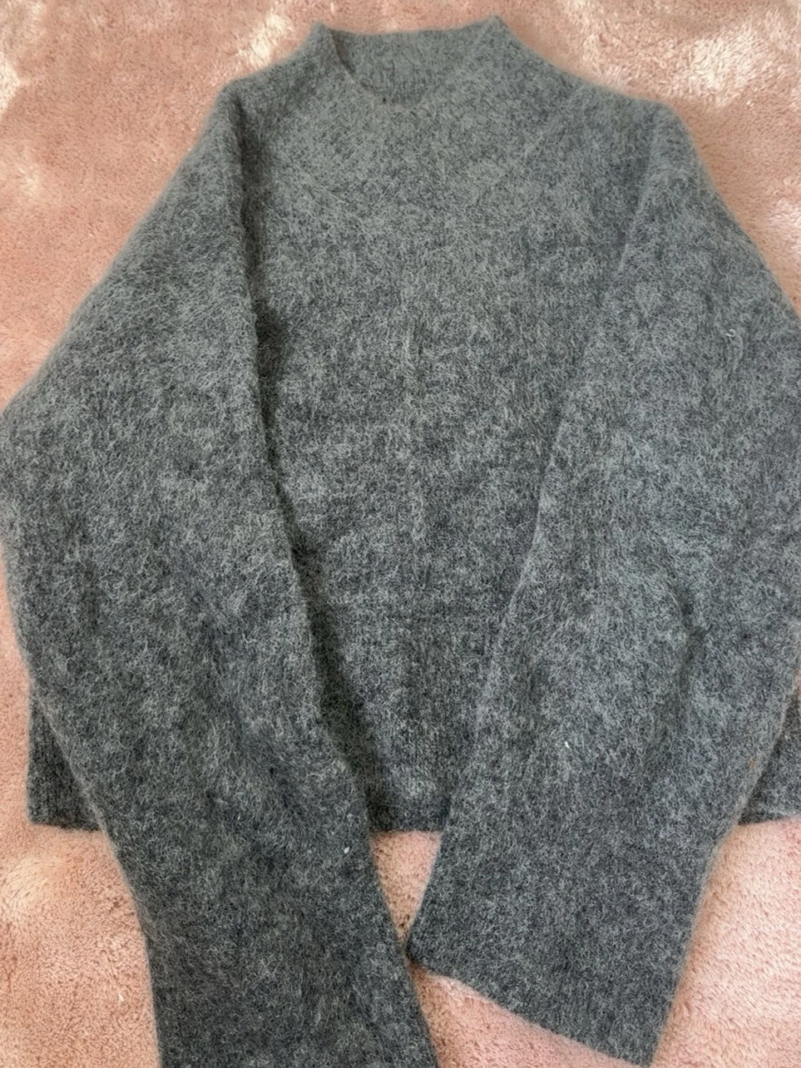 Grå fluffig mohairtröja från H&M