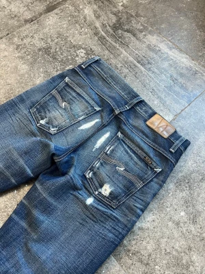 Nudie Selvedge Lab Joe 1 Jeans - häääääärregud, nu händer det, jag säljer mina nudie lab 1or🥹 tror aldrig jag haft ett såhär najs par i hela mitt liv🫡 dome straight/regular (typ som vanliga average joe)👏 strlk 29/34 och i rätt bra skick bortsett från liiite heeldrag (dm för mer bilder)🖖
