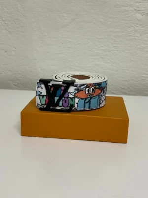 Lv Bälte  - Helt ny aldrig använd. Storlek 110. Snabb frakt endast bälte 