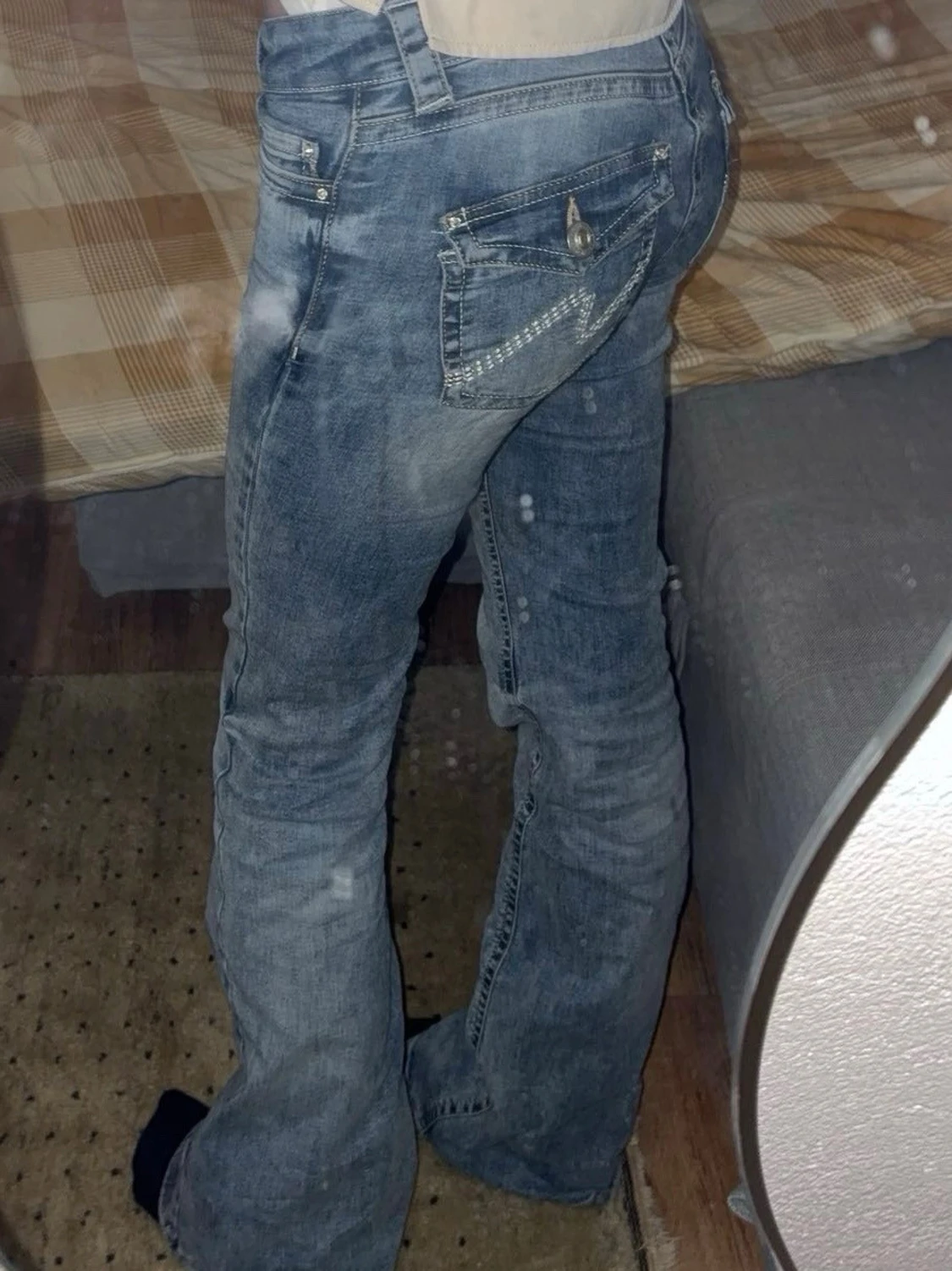Ljusblå bootcut jeans med fickdetaljer - 4