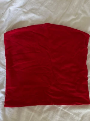 RÖD BANDEAU TOPP - Tubtopp, fint skick!