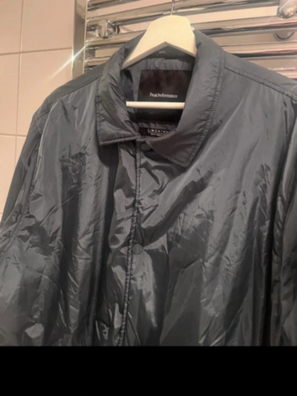 Svart vindjacka med patch - 3