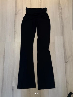 Svarta yoga pants från lager 157 - Svarta yoga pants xxs