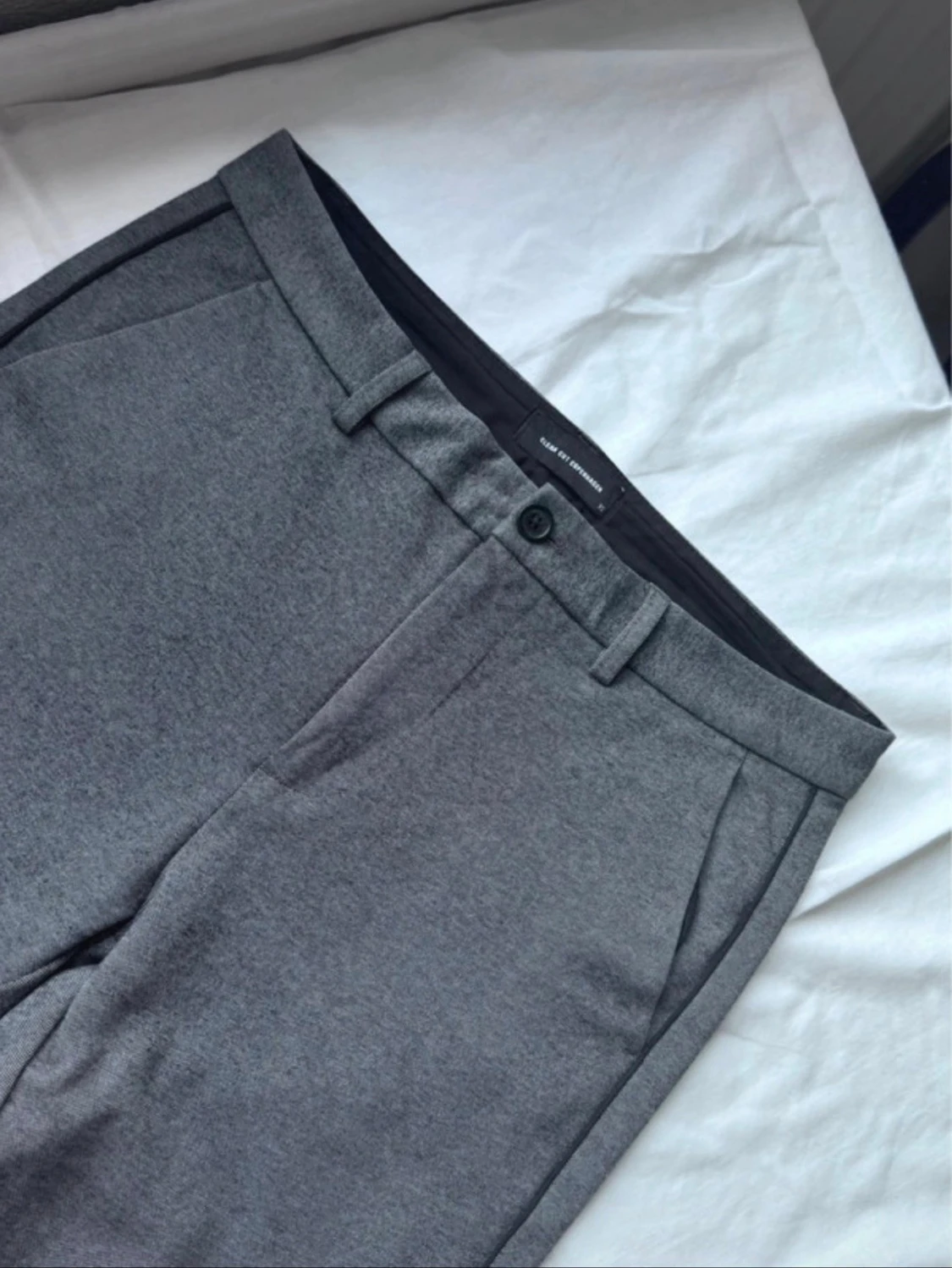 Grå kostymbyxor från Selected Homme - 1