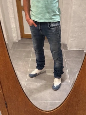 Replay jeans  - Ett par snygga byxor från Replay i storlek W29 L34 i modellen Anbbas 