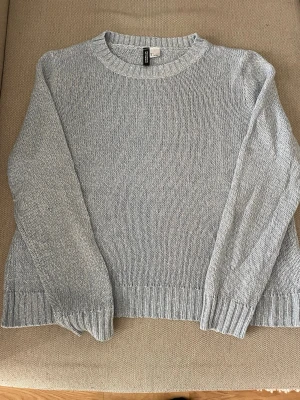 Tröja - Tröja från HM. Nypris är 349kr. Köparen står för frakten. Pris kan diskuteras vid snabb affär!