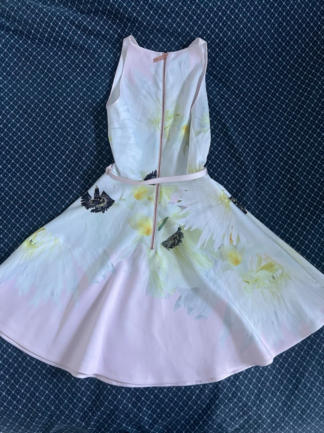 Ljusrosa blommig kortklänning Ted Baker - 2