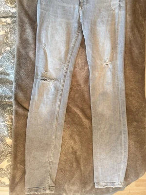 Jeans  - Snygga skinnyjeans från Zara.