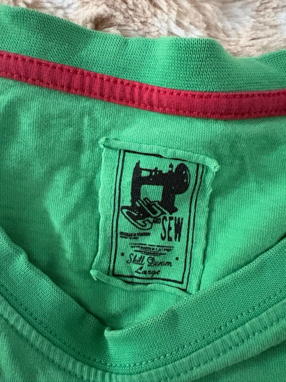 Grön t-shirt Tokyo Nights från Red Sew - 1