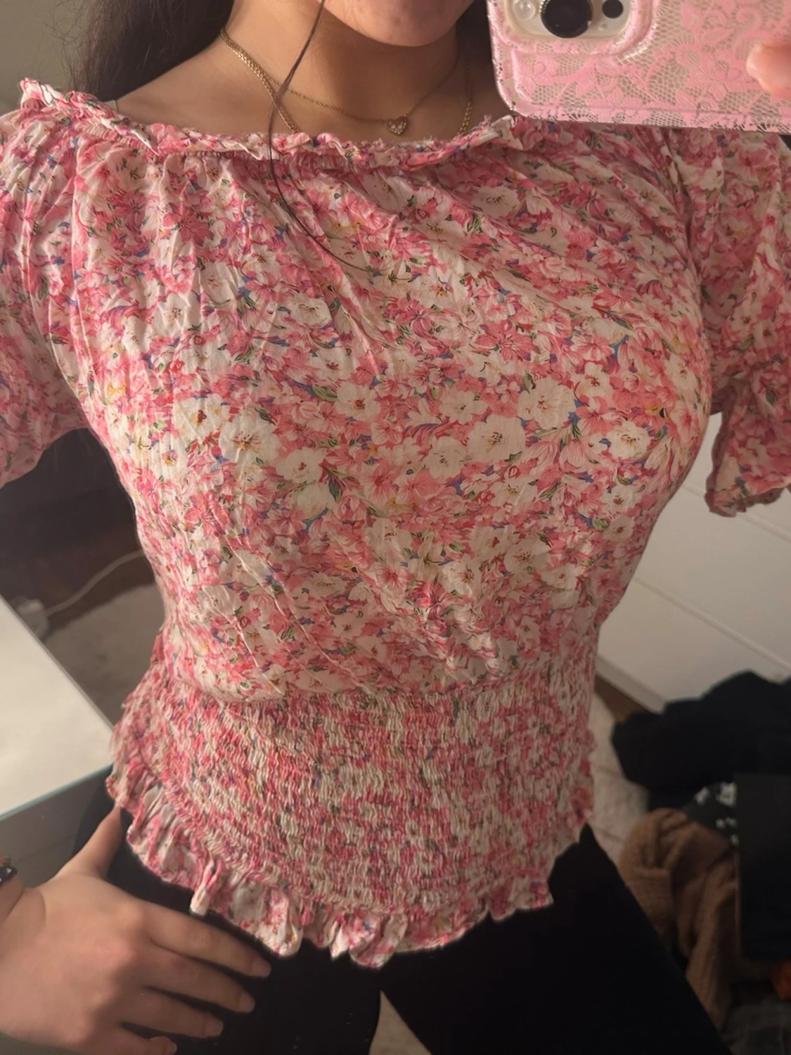 Blommig offshoulder blus i rosa toner - 1