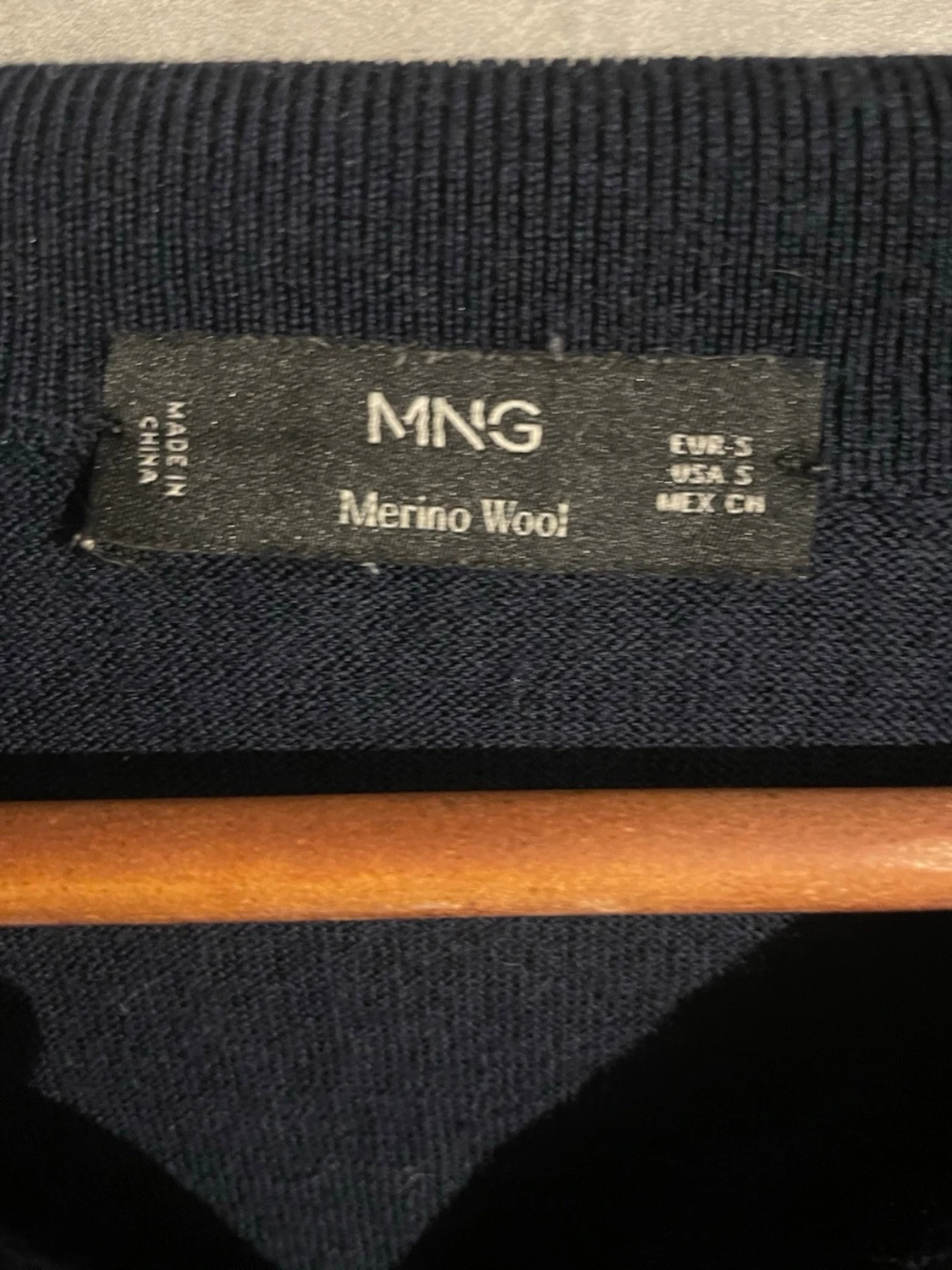 Mörkblå merinoullströja från MNG - 1