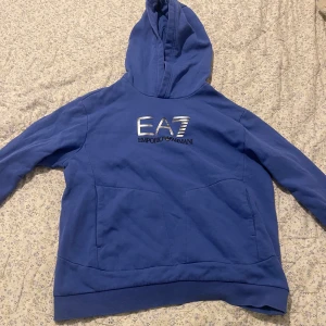 Armani EA7 - Jag säljer en blå armani hoodie