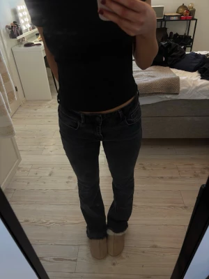 Zara jeans - Supersnygga jeans från Zara, storlek 38 men skulle säga mer som storlek 36.🎀🤩