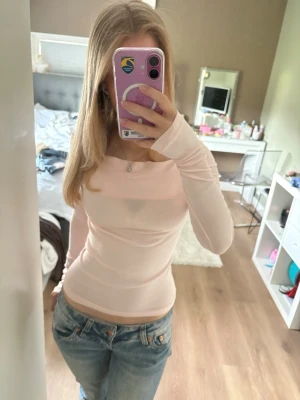 Ljusrosa offshoulder topp från Subdued - Den är jätte mysig och helt oanvänd. Lappen finns kvar!