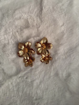 Blomörhängen - Fina!