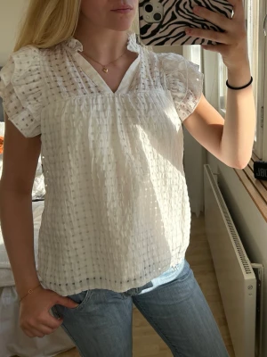 Blus - Superfin sommar blus med rutigt mönster. Knappt använd och i bra skick